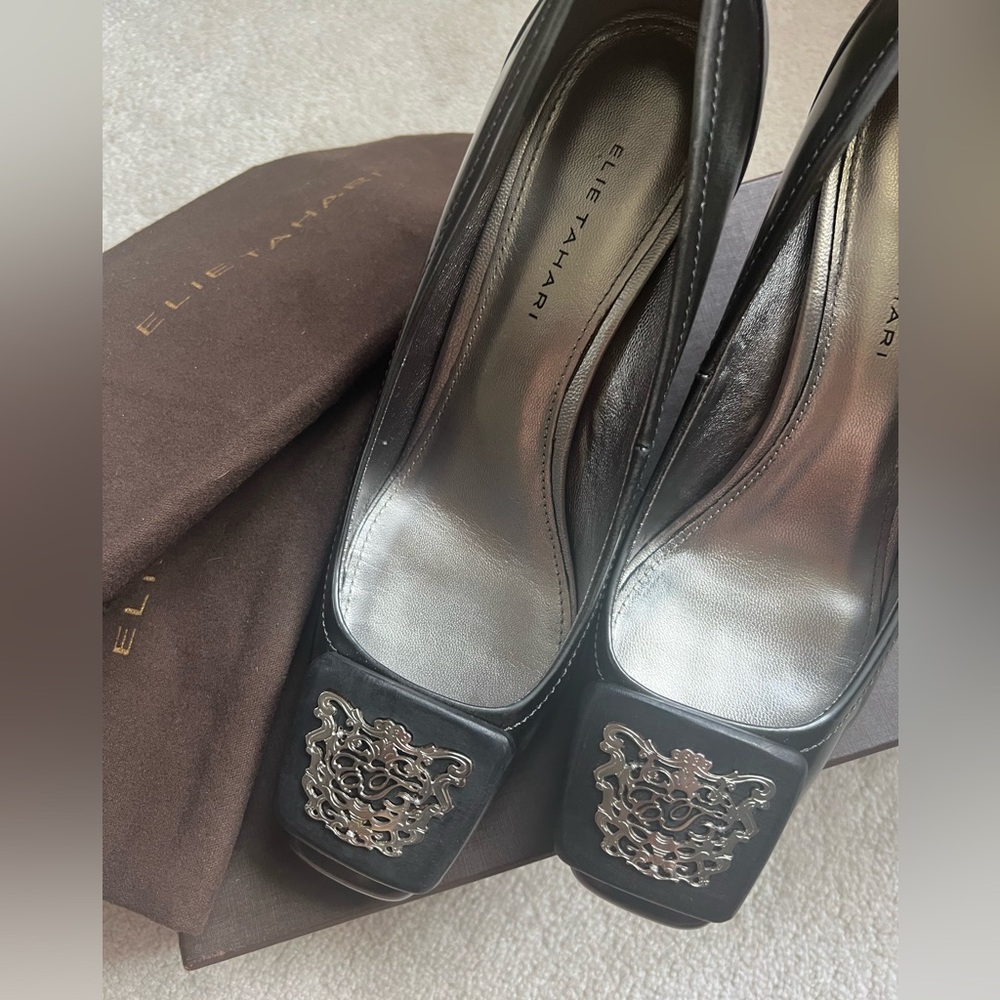 Elie Tahari Silver Brushed Pearl Stiletto Heels 🔥